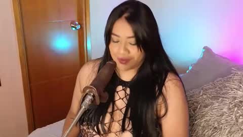 Victoria Serna  online show from January 9, 2026, 11:28 pm