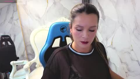 Victoria Arenas online show from October 22, 2025, 8:41 pm