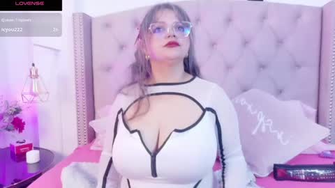 victoria_cherry_ online show from May 14, 2026, 11:39 am