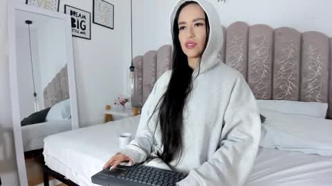 valentina online show from October 24, 2025, 11:28 am