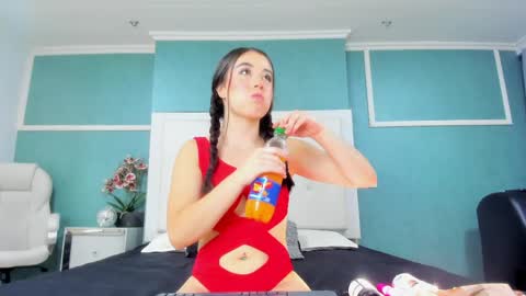 Snapshot of victoria_cutee chatting on May 1, 2026, 12:10 pm online show from May 1, 2026, 12:10 pm