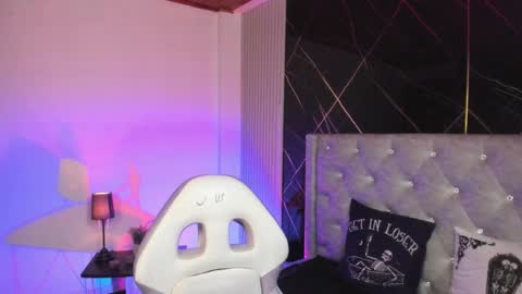 victoria_floyd1 online show from February 19, 2026, 9:33 pm