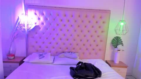 Snapshot of victoria_kitt chatting on November 17, 2025, 7:19 pm victoria_kitt online show from November 17, 2025, 7:19 pm