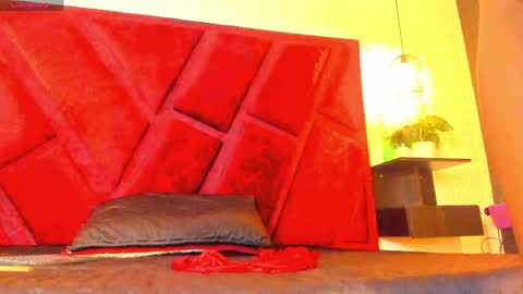 Vicky  online show from April 12, 2026, 3:55 am