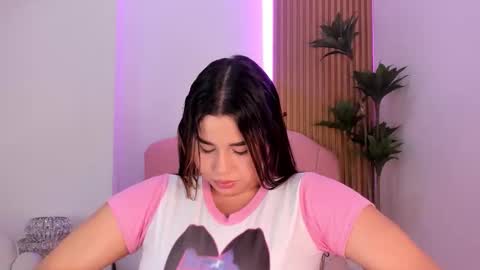 Snapshot of victoria_vallejo chatting on November 4, 2025, 11:31 am victoria online show from November 4, 2025, 11:31 am