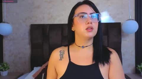 Victoria Andrade online show from March 15, 2026, 12:33 pm