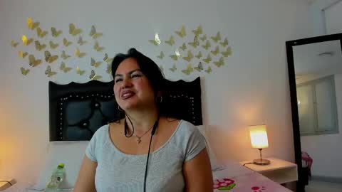 victoriacg online show from April 22, 2026, 8:43 pm