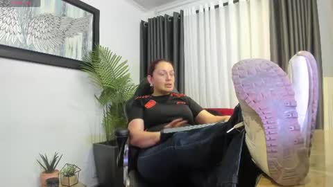 Snapshot of victoriapaker chatting on July 3, 2026, 10:54 am victoriapaker online show from July 3, 2026, 10:54 am