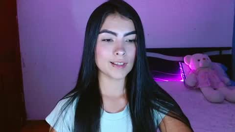victoriia_henao_ online show from June 16, 2026, 5:10 am
