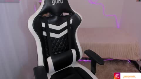 V  I C  T O R I A  online show from November 6, 2025, 7:48 pm