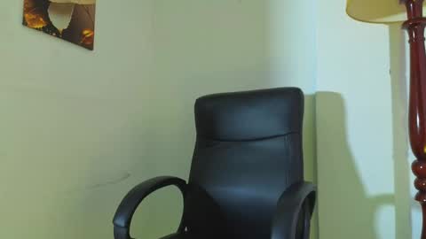Snapshot of viiolet_collins chatting on April 29, 2026, 2:10 pm VIOLET online show from April 29, 2026, 2:10 pm