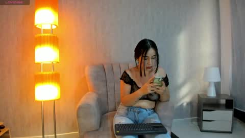 Snapshot of viiolet_collins chatting on May 19, 2026, 8:37 pm VIOLET online show from May 19, 2026, 8:37 pm