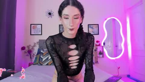 Snapshot of viioleta_cam chatting on February 2, 2026, 3:49 am Violet online show from February 2, 2026, 3:49 am