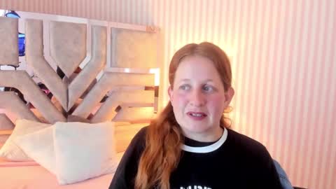 Violeta online show from December 3, 2024, 1:52 am