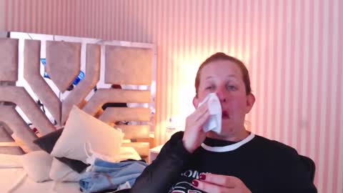 Violeta online show from December 18, 2024, 2:32 am