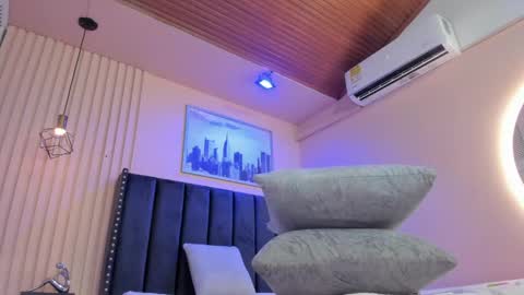 Viiolett online show from April 16, 2026, 8:20 pm