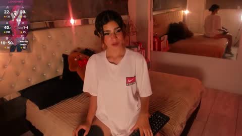 Snapshot of viiolettlopez chatting on September 15, 2025, 1:00 pm Violet online show from September 15, 2025, 1:00 pm