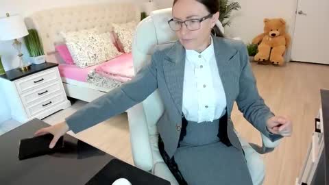 Ukrainian-woman online show from October 19, 2025, 1:45 pm