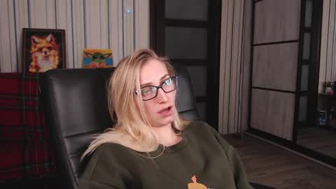 Snapshot of vikaericka chatting on October 16, 2025, 11:39 pm Vika online show from October 16, 2025, 11:39 pm