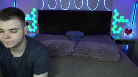 vikki and george online show from June 4, 2026, 7:09 pm