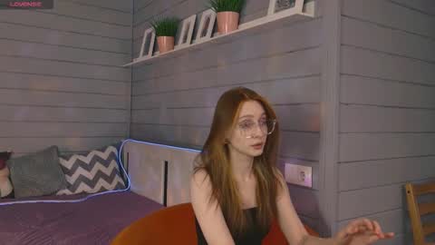 Snapshot of vikki_wye chatting on October 12, 2025, 6:34 am Viki online show from October 12, 2025, 6:34 am