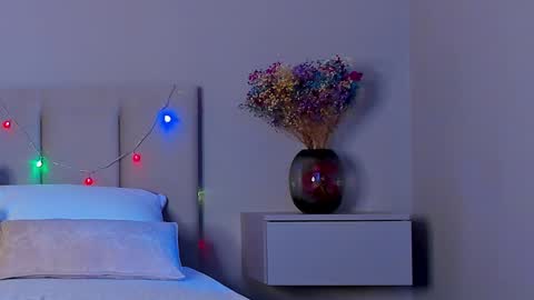 VIKKI online show from January 5, 2025, 6:24 pm