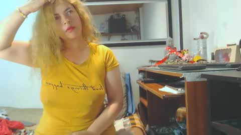 VIKKKTORIAAA online show from February 15, 2025, 9:05 am