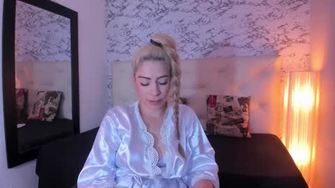 Snapshot of viktoria_davis_ chatting on January 14, 2025, 8:37 pm Viktoria online show from January 14, 2025, 8:37 pm