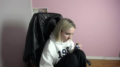 viktoria_lovely online show from March 27, 2026, 8:20 am