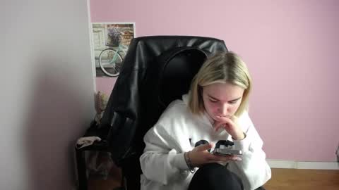 viktoria_lovely online show from March 27, 2026, 8:26 am