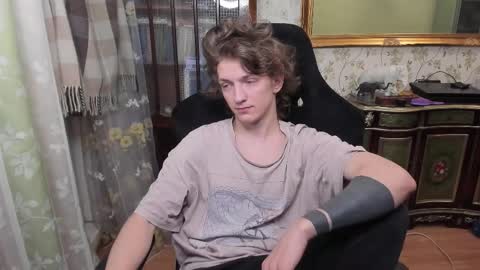 Dimoooooon online show from February 18, 2026, 11:33 pm