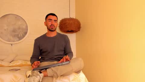 Snapshot of vince_colin chatting on December 1, 2025, 5:01 am VINCE online show from December 1, 2025, 5:01 am