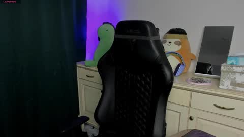 Snapshot of vincent__strong chatting on February 22, 2026, 8:57 am Vincent Strong online show from February 22, 2026, 8:57 am