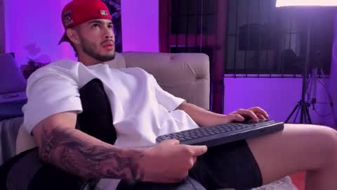 Vincent online show from November 28, 2025, 3:42 am