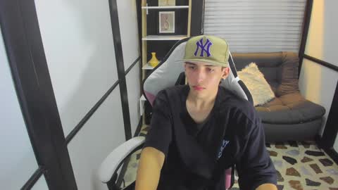 Snapshot of vincenthunter chatting on December 10, 2024, 11:51 pm Vincent online show from December 10, 2024, 11:51 pm