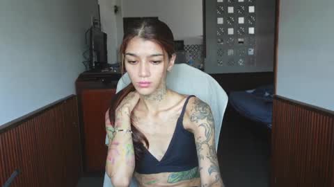 vinkitinkii online show from April 4, 2026, 4:33 am