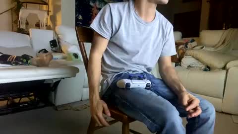 Snapshot of vinsmoke_sanji2020 chatting on January 1, 2025, 3:23 am Sanji online show from January 1, 2025, 3:23 am