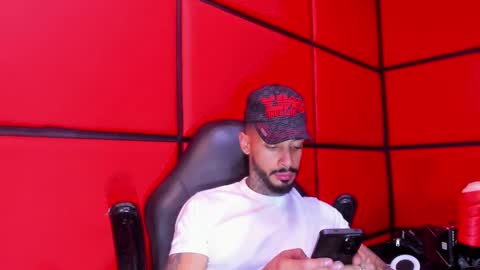 ---Vinzen--- online show from February 25, 2026, 5:06 am