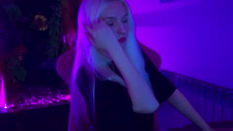 Snapshot of violamore chatting on June 9, 2026, 7:14 pm violamore online show from June 9, 2026, 7:14 pm