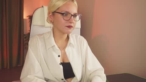 Snapshot of violamore chatting on June 11, 2026, 2:53 am violamore online show from June 11, 2026, 2:53 am