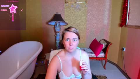 Viola online show from December 21, 2025, 4:30 am