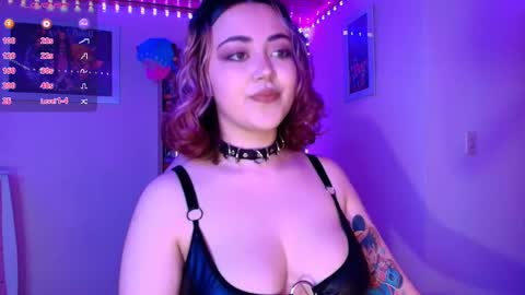 Snapshot of violeet_smile chatting on October 6, 2025, 4:21 am violet online show from October 6, 2025, 4:21 am