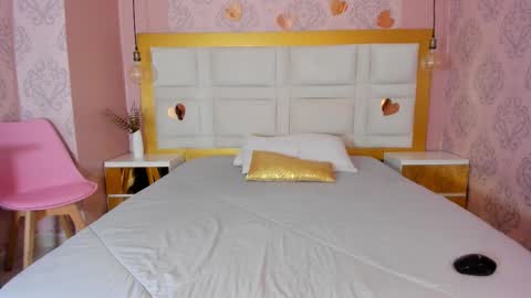 Snapshot of violet15petite chatting on March 1, 2026, 12:29 pm Violet online show from March 1, 2026, 12:29 pm