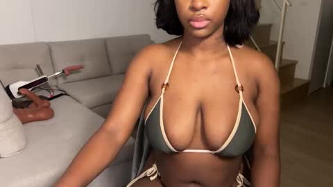Fantasy Black Girl online show from September 16, 2025, 4:13 am