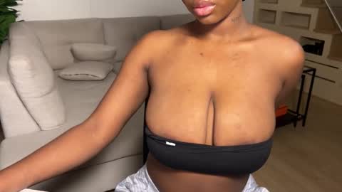 Fantasy Black Girl online show from October 16, 2025, 2:07 pm