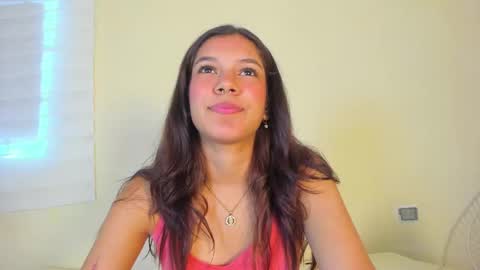 Snapshot of violet_24__ chatting on January 7, 2025, 8:52 pm Violet online show from January 7, 2025, 8:52 pm