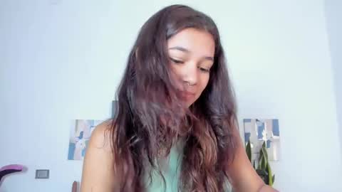 Snapshot of violet_24__ chatting on January 10, 2025, 11:18 pm Violet online show from January 10, 2025, 11:18 pm