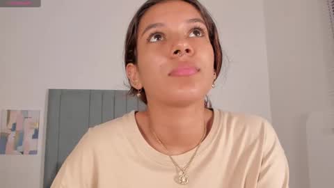 Snapshot of violet_24__ chatting on January 15, 2025, 12:51 am Violet online show from January 15, 2025, 12:51 am