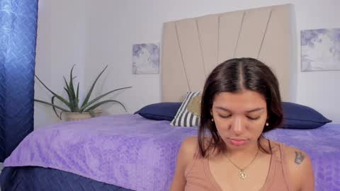 Snapshot of violet_24__ chatting on February 7, 2025, 12:39 pm Violet online show from February 7, 2025, 12:39 pm