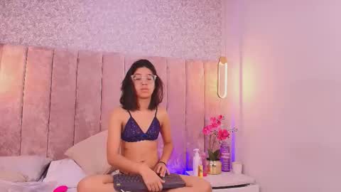 Violeta online show from December 1, 2025, 12:10 pm